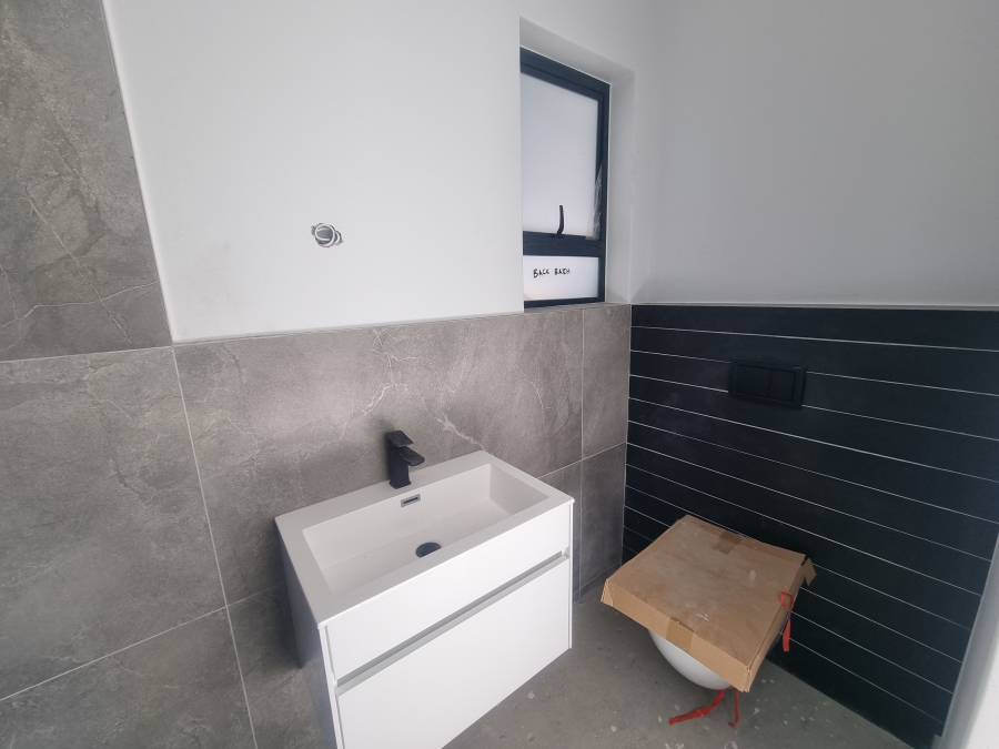 5 Bedroom Property for Sale in Sandown Western Cape